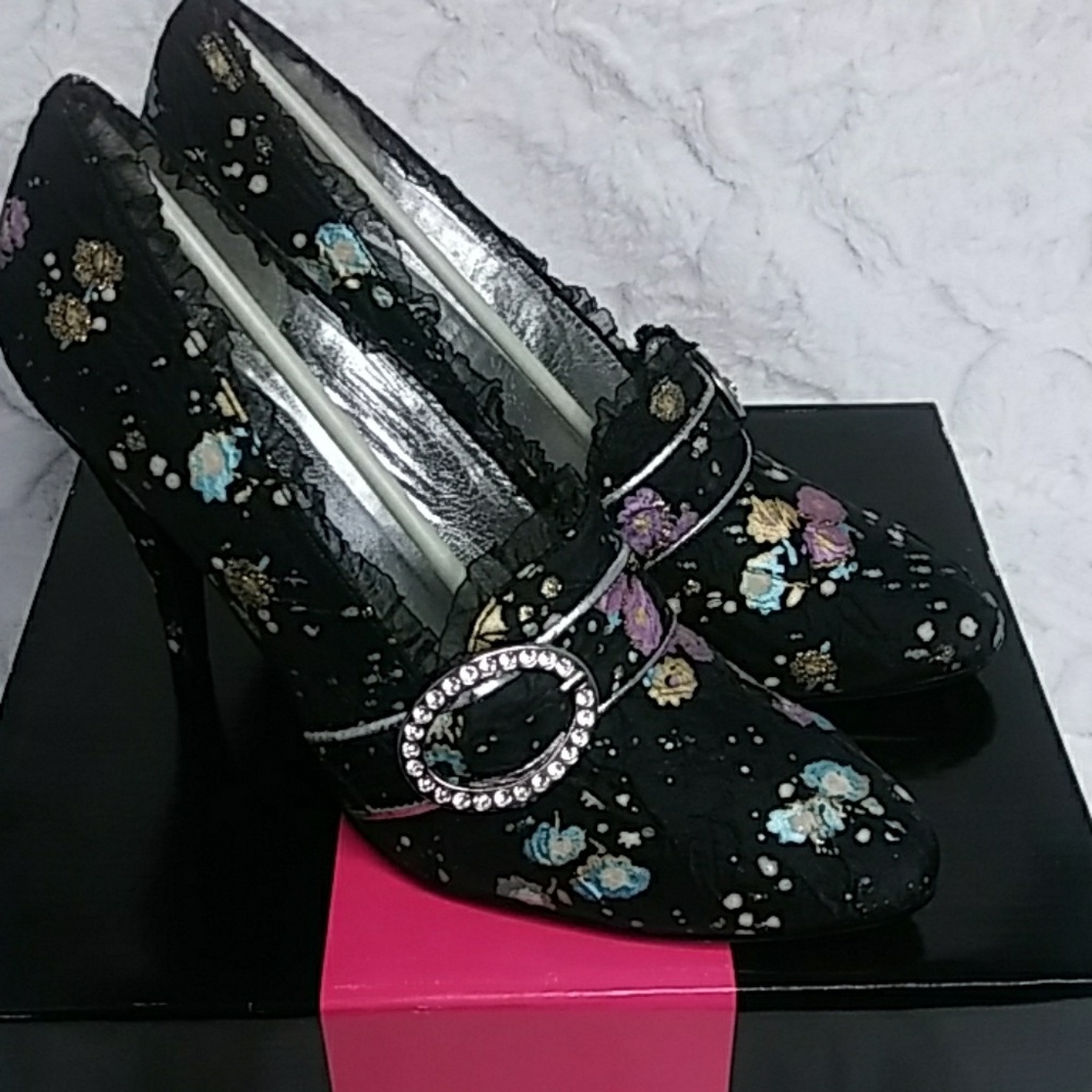 Ellie Black Annette Pump
